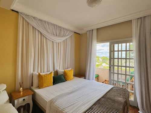 Egyptian Pavilion – Large rooms, unique experience, 5 min from the center + garage