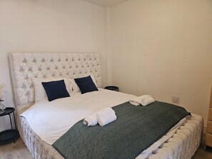 1 bedroom, internet, bed sheets