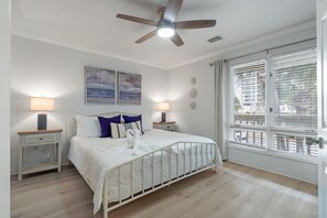3 bedrooms, iron/ironing board, travel cot, free WiFi - Family & Dog-Friendly Seascape Villa (Miramar Beach)