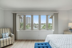 3 bedrooms, iron/ironing board, travel cot, free WiFi - Private Boardwalk to Beach | 3 Heated Pools + Pets (Miramar Beach)