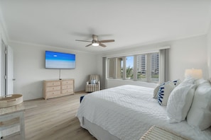 3 habitaciones, tabla de planchar con plancha y cuna de viaje