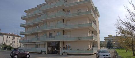 Studio, Multiple Bedrooms, Balcony, City View | Exterior