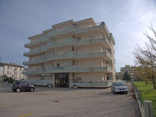 Cozy Studio With Pool in Caorle