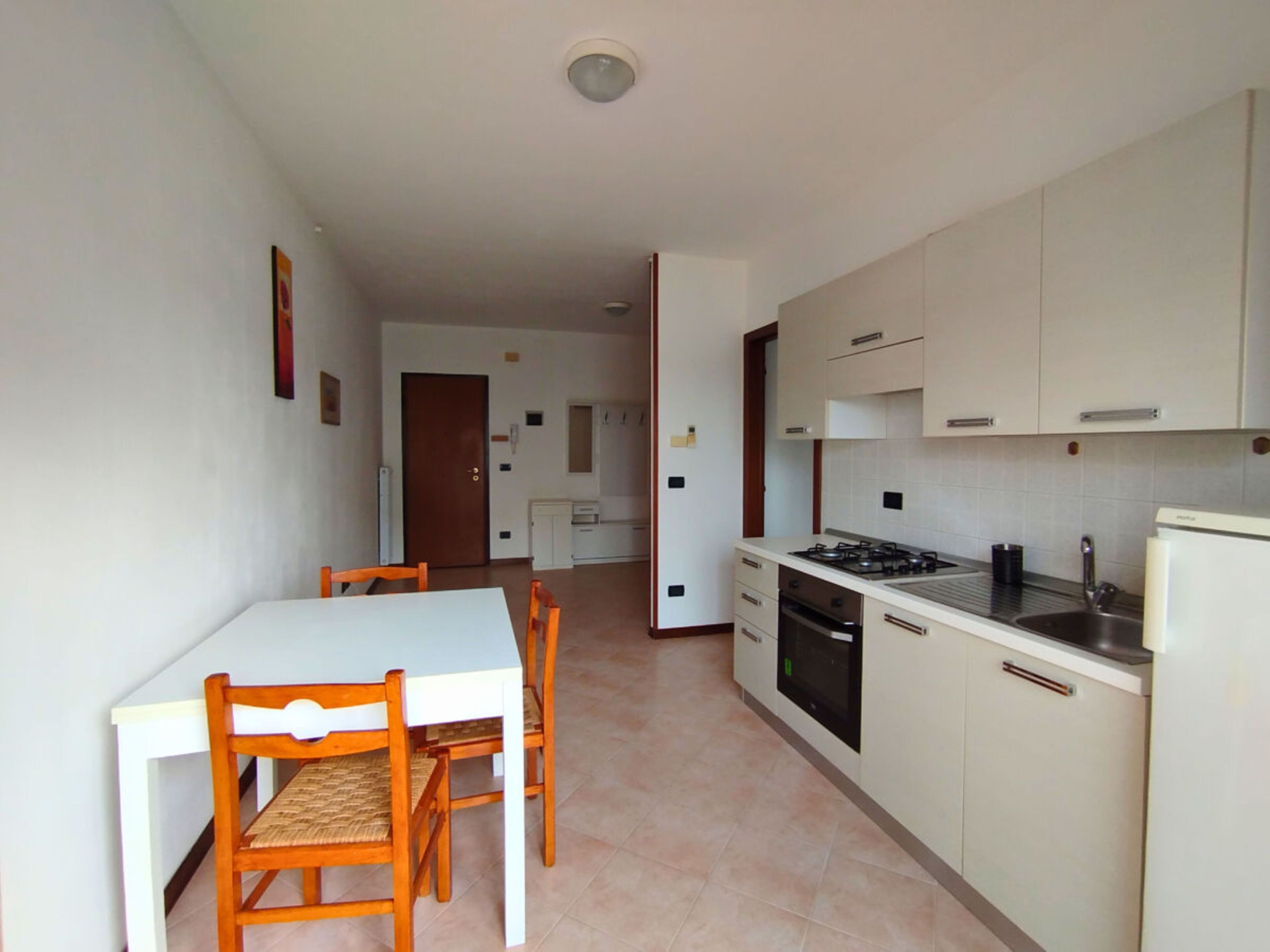 开间, 多间卧室, 阳台, 城市景观 | 餐厅