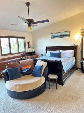 3 bedrooms, desk, iron/ironing board, free WiFi