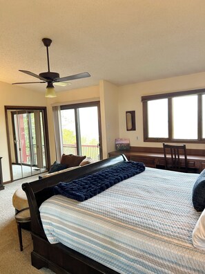 3 bedrooms, desk, iron/ironing board, free WiFi