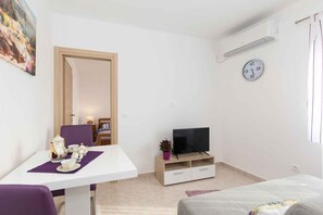 1 bedroom, WiFi - Holiday apartment with sea view and terrace (Punat)