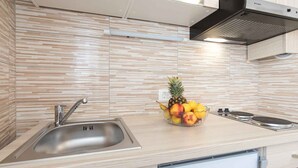 Private kitchen - Holiday apartment with sea view and terrace (Punat)