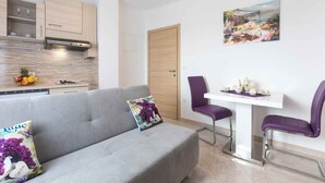 Living area - Holiday apartment with sea view and terrace (Punat)