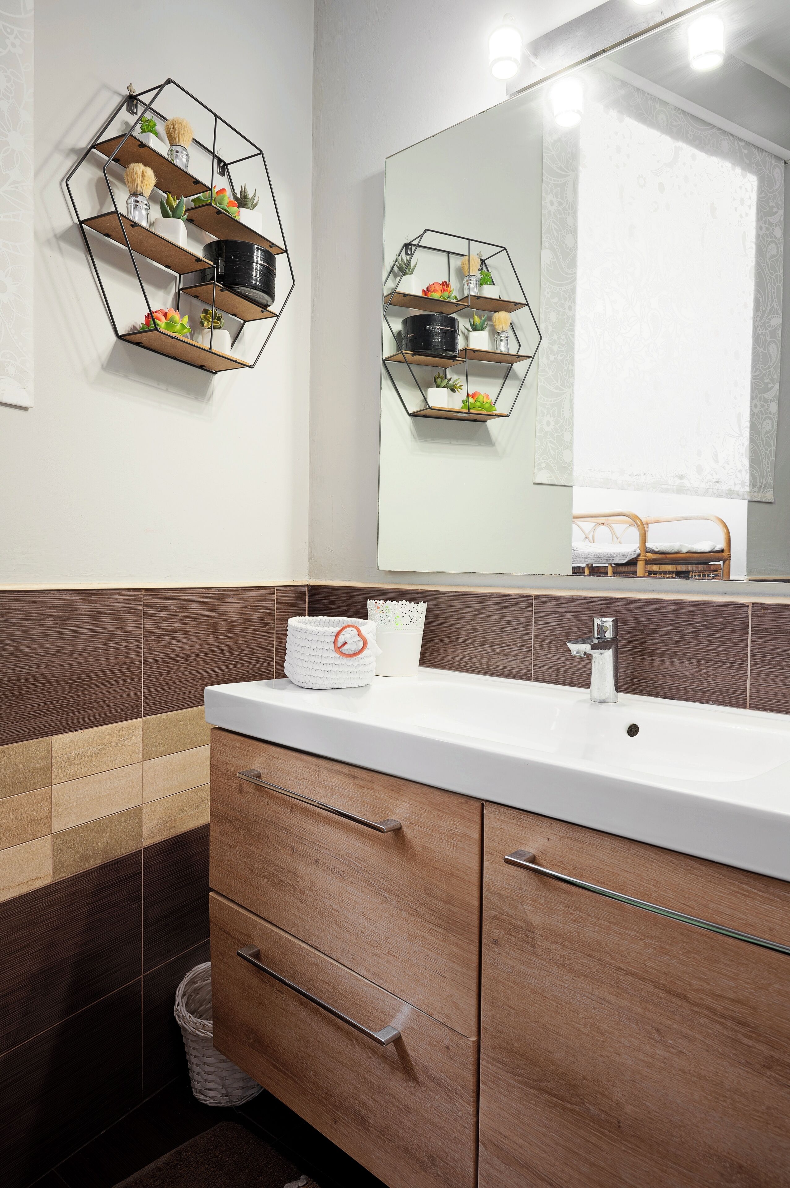 Douche, sèche-cheveux, bidet, serviettes fournies