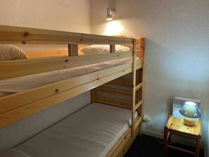 4 bedrooms, iron/ironing board, WiFi