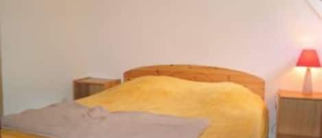 4 bedrooms, iron/ironing board, WiFi