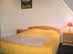 4 bedrooms, iron/ironing board, WiFi