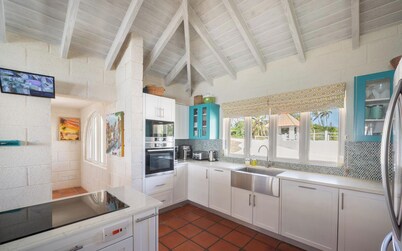 Maltese Falcon Villa 3bd by Zenbreak