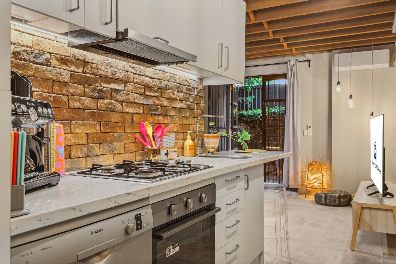 Fridge, oven, stovetop, dishwasher