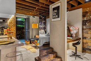 1 makuuhuone, työpöytä, silitysrauta/-lauta, Wi-Fi