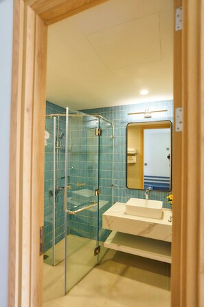 Deluxe Studio Suite, 1 Bedroom, Non Smoking, Beach View | Bathroom | Shower, hair dryer, towels, soap - Hotel Sea View  (Hoang Hoa)