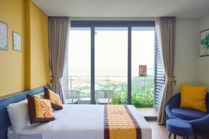 Deluxe Studio Suite, 1 Bedroom, Non Smoking, Beach View | Desk, free WiFi - Hotel Sea View  (Hoang Hoa)