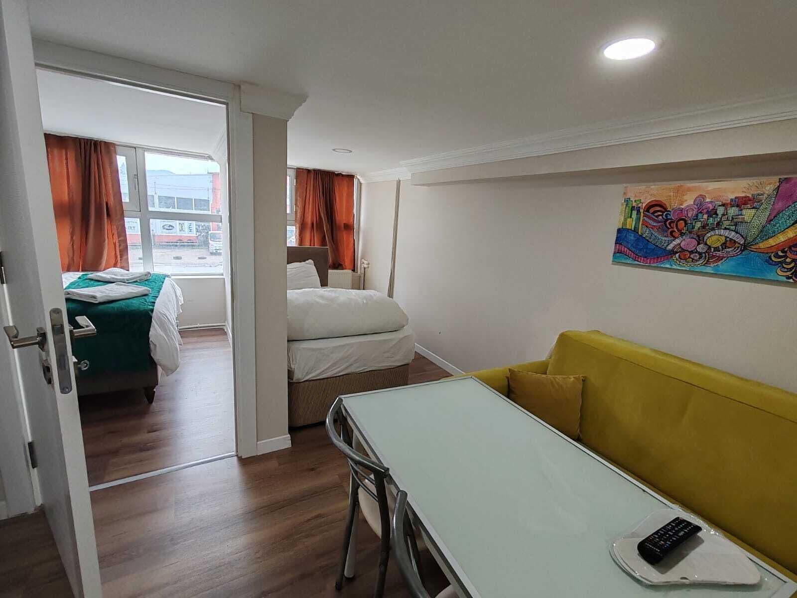 Ylelliset vuodevaatteet, työpöytä