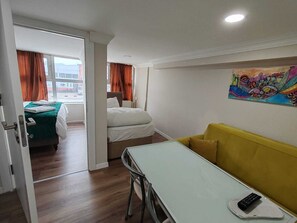 Premium bedding, desk, laptop workspace, soundproofing - Oz Family Konaklama Tesisi (Isparta)