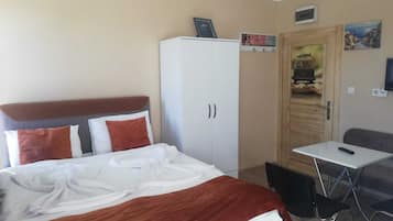 Ropa de cama de alta calidad y escritorio