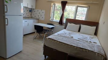 Standard Studio, 1 Bedroom | Premium bedding, desk, laptop workspace, soundproofing