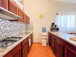 Fridge, microwave, stovetop, cookware/dishes/utensils
