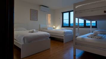 4 bedrooms, WiFi, bed sheets