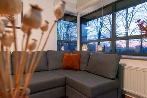 Fernseher, Stereoanlage, Arbeitsbereiche