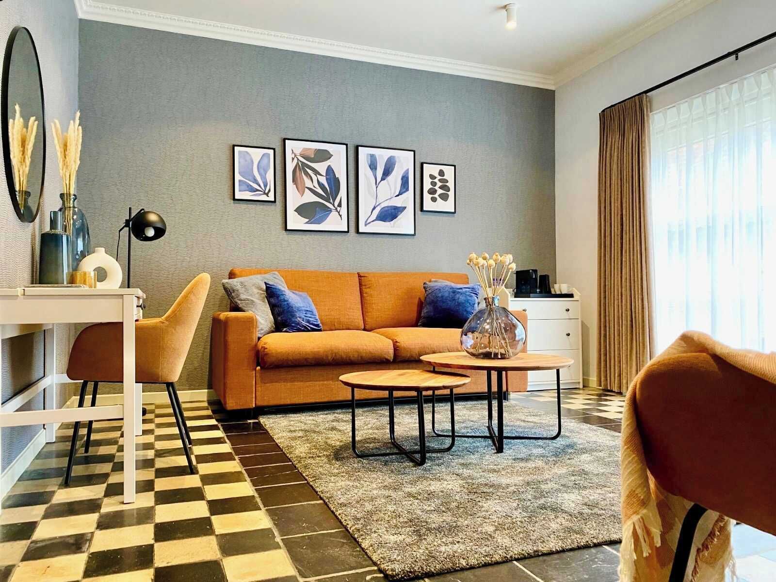 Televisión y oficina 