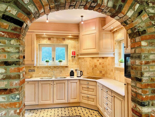 Réfrigérateur, micro-ondes, four, lave-vaisselle