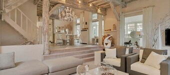 Luxe villa (12p) with pool