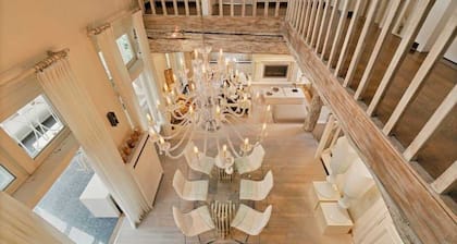 Luxe Vacation Villa with swimming pool, 5 bedrooms, 12 guests