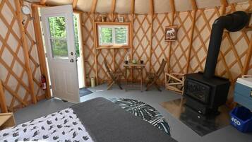 1 bedroom, bed sheets