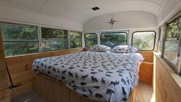 1 bedroom, bed sheets