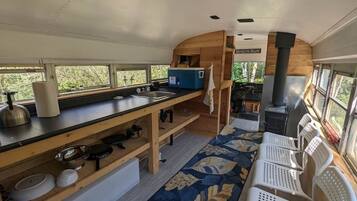 Coffee/tea maker, cookware/dishes/utensils, dining tables