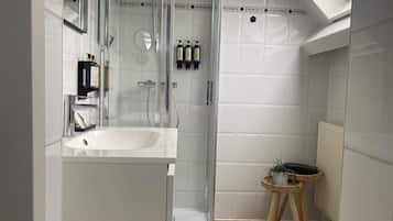 Douche, sĂšche-cheveux