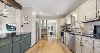 The Residence: Renovated 3-bed/ 1.5 bath, In-unit laundry, Work station, WiFi