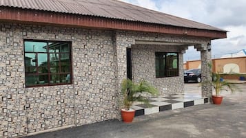 Fachada de la propiedad
