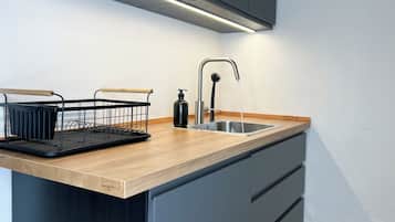 Geladeira, fogão, cooktop, cafeteira/chaleira