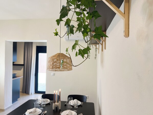 Dining - Spacious, Near Beach & Easy Parking - by Solstad (Kavala)