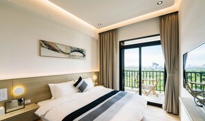 Premium bedding, down comforters, in-room safe, blackout drapes - Unie (Lyudao)