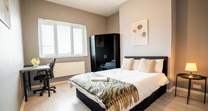 London City Escape - Stylish 2 Bedroom Apartment