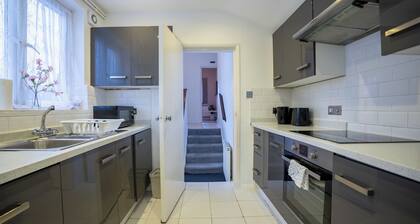 London City Escape - Stylish 2 Bedroom Apartment