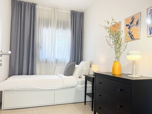2 slaapkamers, een strijkplank/strijkijzer, reisbedje, gratis wifi
