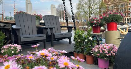 NEW: Sailors Suite on luxurious wellness houseboat