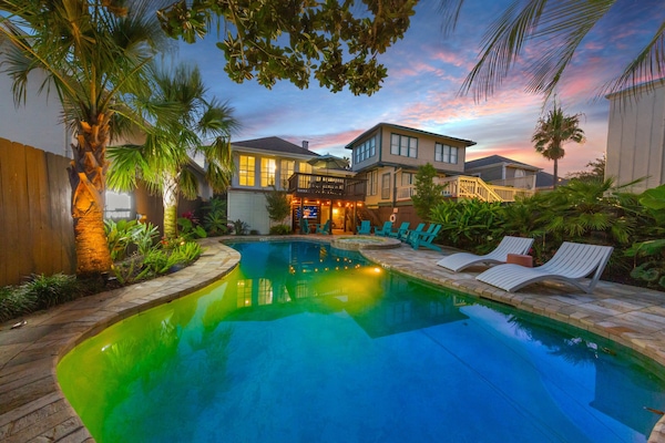 Your own tropical paradise awaits — and only 3 blocks to the beach.