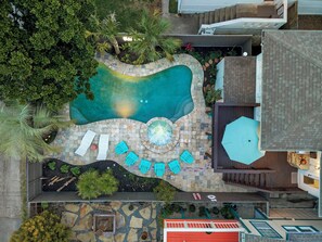 Unclassified image, 3 of 40, button