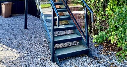 Mill Farm Barn in Hampshire -Stunning Garden River