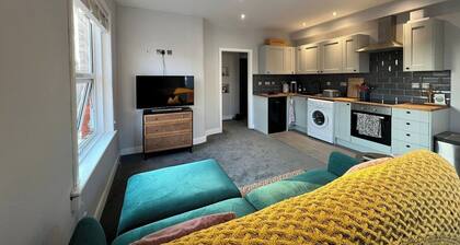 Bright, first floor, one bedroom flat in Wimborne.